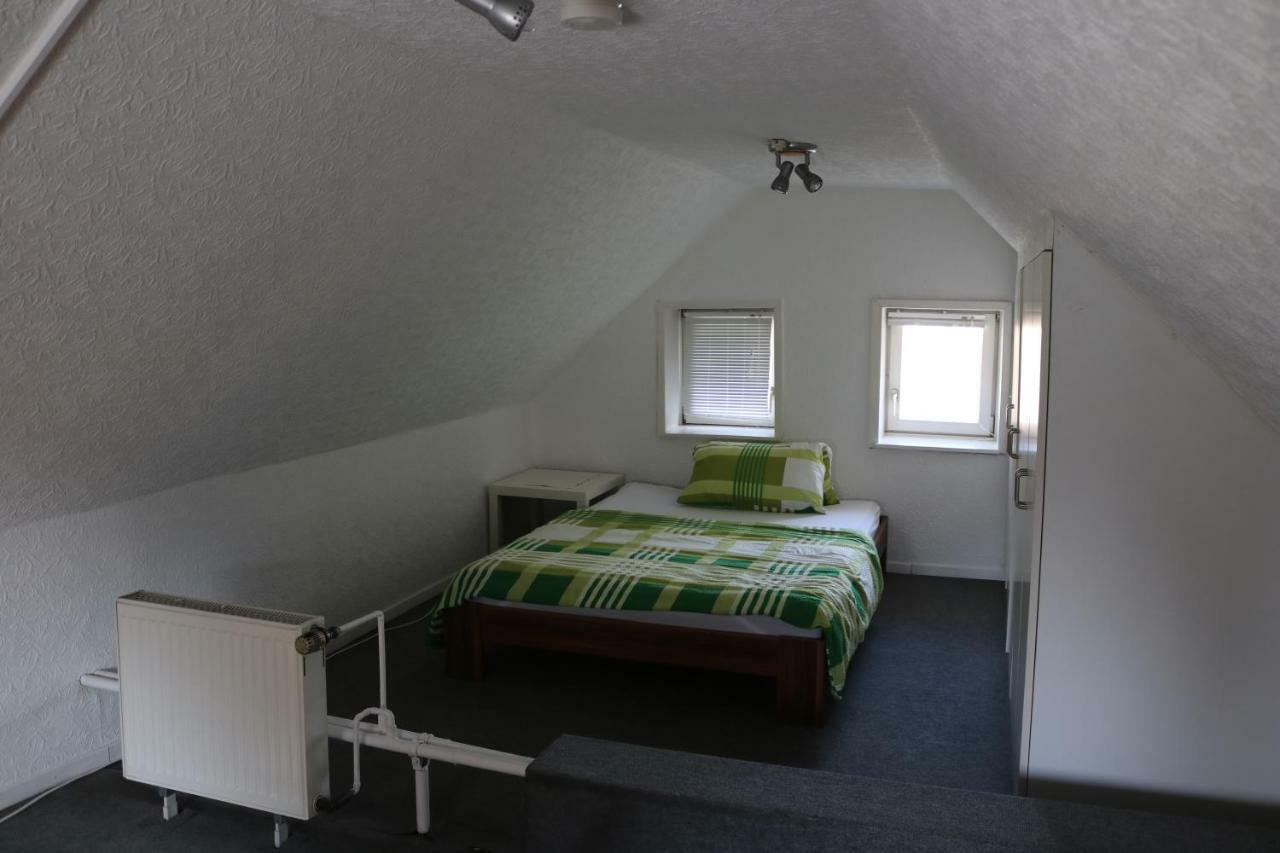 Kleines, Gemuetliches Haeuschen Apartment Monchengladbach Luaran gambar